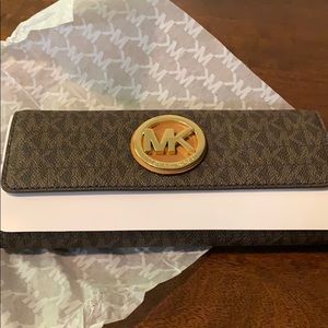 Michael Kors Fulton Clutch